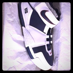 Lebron 2 size 10.5 ds og